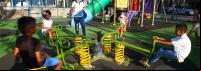 crianças brincando em parque na colômbia