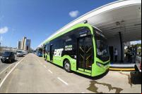 ônibus elétrico em estação BRT