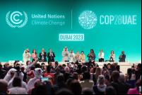 pessoas em conferência climática