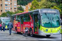 ônibus elétrico com dizeres transmilênio na lateral