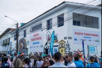 pessoas reunidas em frente a Posto Territorial em Peixinhos, Olinda