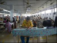 Fábrica de roupas em Daca, Bangladesh (Foto: Tareq Salahuddin/Wikimedia Commons)