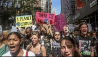 Movimentos de ativistas pelo clima têm se espalhado pelo mundo (foto: Bebeto Matthews/AP Photo)