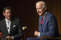 imagem de joe biden em evento