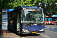 Ônibus elétrico em uma estação em Hangzhou, na China