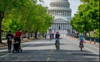 imagem de crianças de bicicletas em washington USA