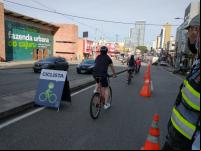 foto de ciclovia temporária em curitiba