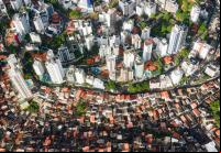 prédios e favela