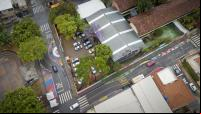 foto aérea de entorno de escola com intervenções de urbanismo tático