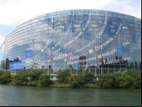 imagem da fachada do prédio do parlamento europeu em estrasburgo, na frança