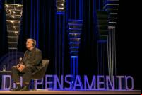 Jan Gehl durante a palestra no Fronteiras do Pensamento