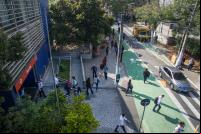 Rua Completa na Joel Carlos Borges: mais segurança para receber o grande fluxo de pedestres (foto: Pedro Mascaro/WRI Brasil)