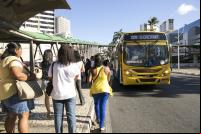 Ônibus se aproxima de ponto de parada em Salvador (Foto: Mariana Gil/WRI Brasil)