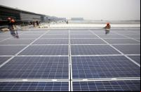 Instalação de painéis solaresm em uma estação de trem de Shangai (foto: The Climate Group/Flickr)
