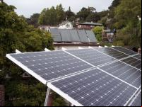 Painéis solares na Califórnia, EUA (Foto: Alfred Twu/Wikimedia Commons)