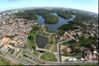 O governo de Salvador está aumentando parques e incentivando a população a plantas árvores nativas, um esforço para revitalizar o entorno da Floresta Atlântica (Foto: Manu Dias/SECOM)