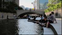 A revitalização do riacho Cheonggyecheon, em Seul, é um exemplo de projeto urbano que pode transformar uma cidade (Foto: Carlos Felipe Pardo/Flickr)