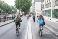 ciclistas nas ruas de Paris