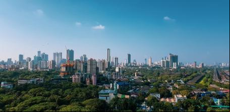Vista de Mumbai, na Índia, com árvores e edifícios