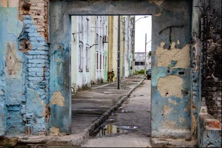 uro que separa a Comunidade do Pilar da R. do Brum, no Bairro do Recife
