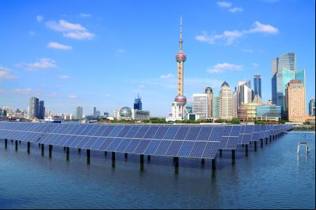 painéis solares em Shangai, China, dentro da água