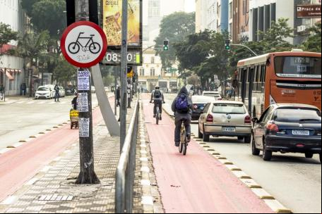 Ciclovia na avenida paulista, no centro de São Paulo