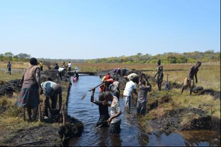Um projeto de liderança local em Mongu, na Zâmbia, para qualificar um antigo sistema de canais vital para a economia da região, mas que muitas vezes acaba inutilizável devido às inundações.