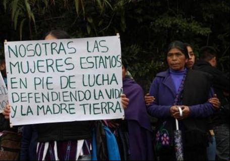Em Chiapas, no México, em 2016, mulheres membros do movimento Modevite juntaram-se a uma peregrinação de 11 dias em defesa da Mãe Terra e de uma vida digna (foto: cedida por Indymedia México)