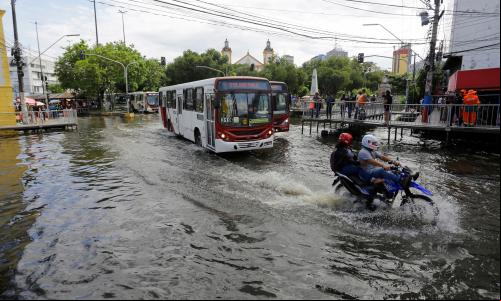 Manaus é afetada por fortes chuvas