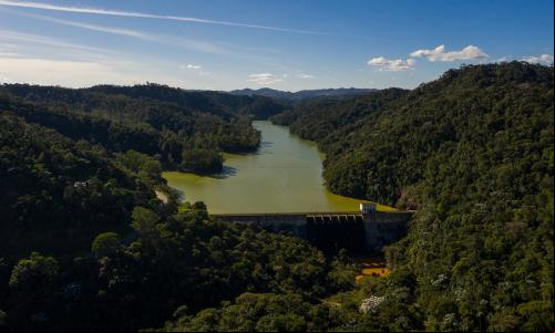 Florestas ao redor de barragem no Espírito Santo