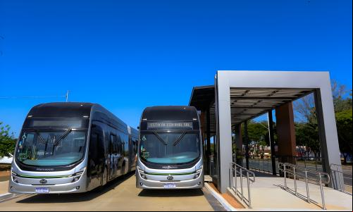 dois BRTs elétricos lado a lado