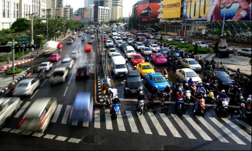 Pagar por cada viagem de aplicativos pode motivar a pessoa a optar por modos mais sustentáveis de transporte (Foto: Bernard Spragg.NZ/Flickr)