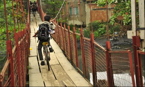 Criança na bicicleta