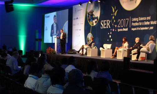 Joaquim Levy (Banco Mundial), Catalina Santamaria (Convention on Biological Diversity), Stephen Rumsey (Permian Global) e Rosa Lemos (Funbio) na abertura da SER2017 (Foto: Mauricio Boff/WRI Brasil)