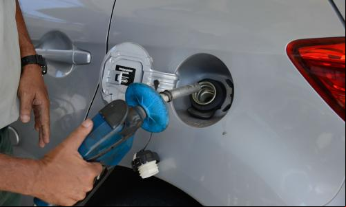 Ao optar pelo carro em vez do ônibus, uma pessoa contribui com 45 vezes mais emissões de dióxido de carbono na atmosfera e 30 vezes mais de monóxido de carbono (foto: Tomaz Silva/Agência Brasil)