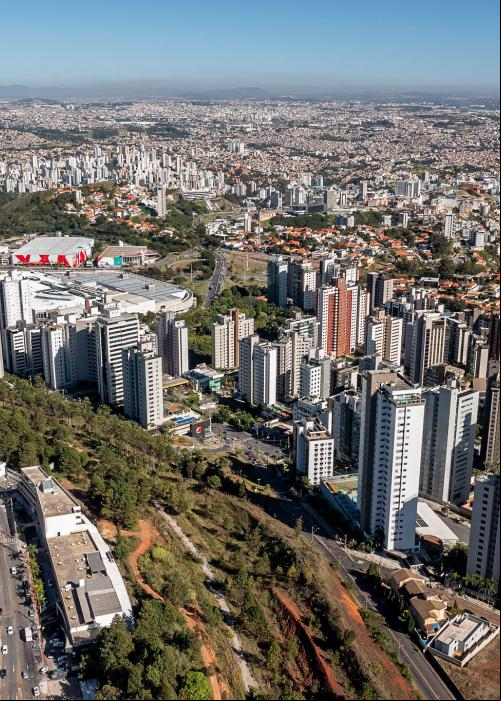 foto de cidade com prédios e casas